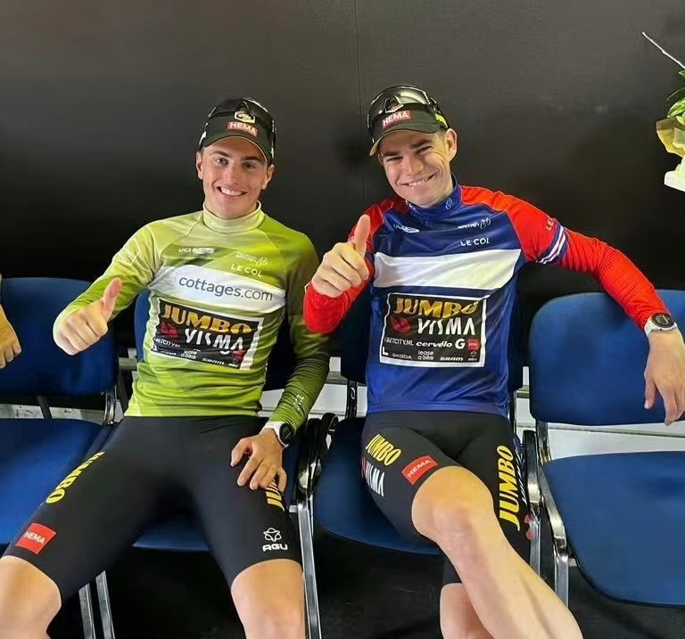 Jumbo Racing wint opnieuw het kampioenschap, een moment van glorie voor Van Aert en Cowie